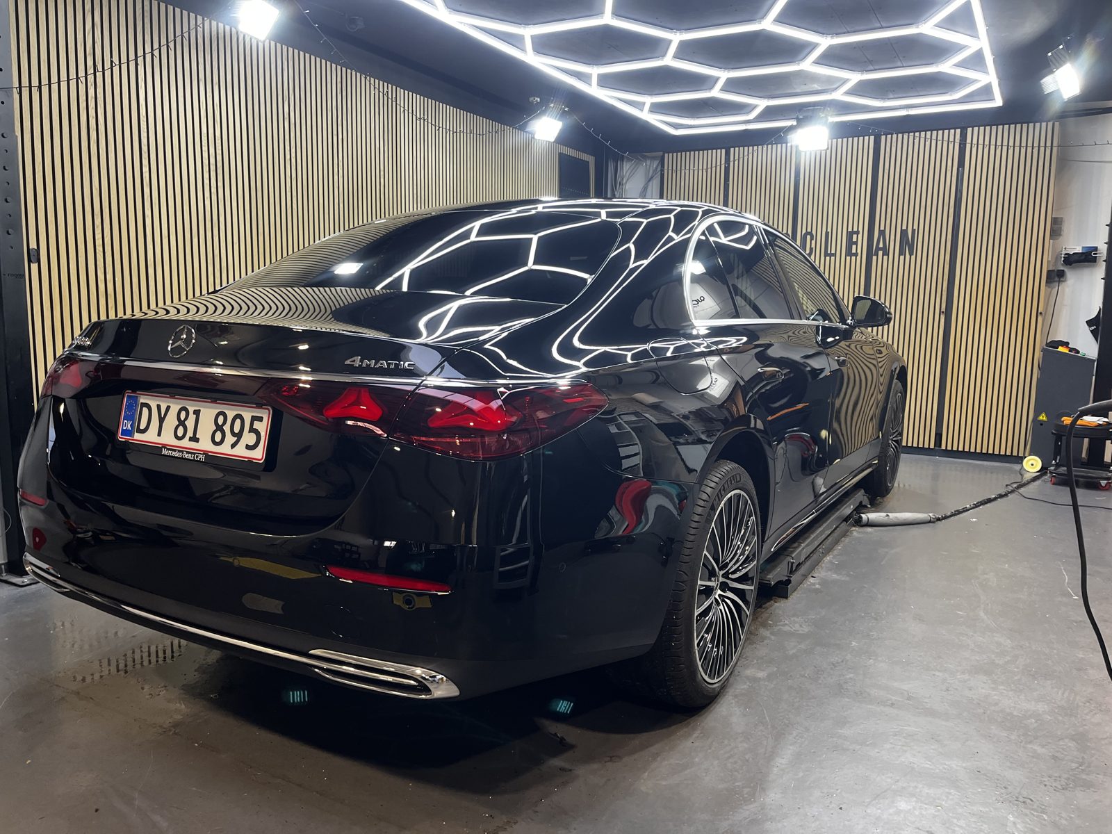 Bil behandlet hos Carclean i Birkerød