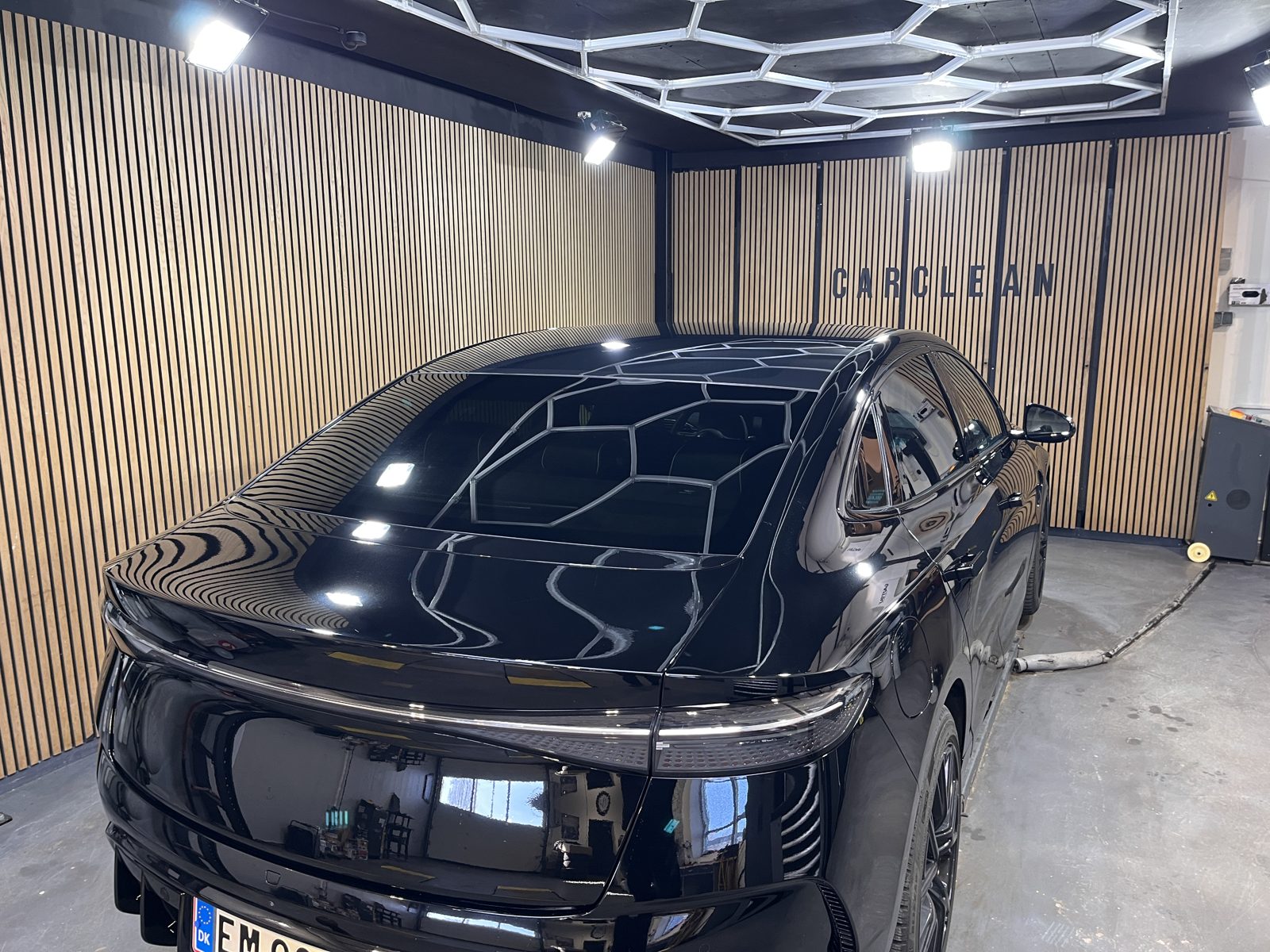 Bil behandlet hos Carclean i Birkerød