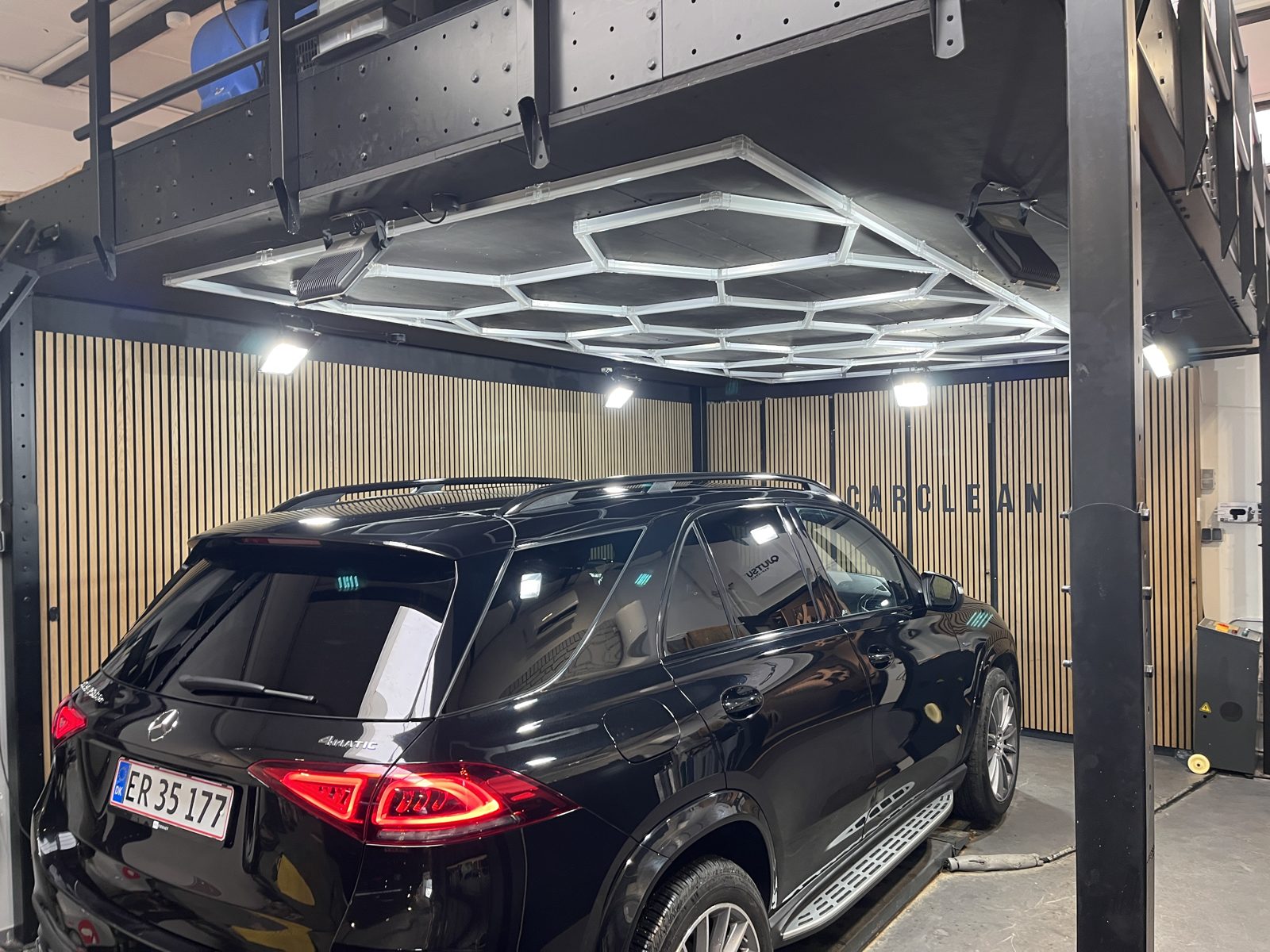 Bil behandlet hos Carclean i Birkerød