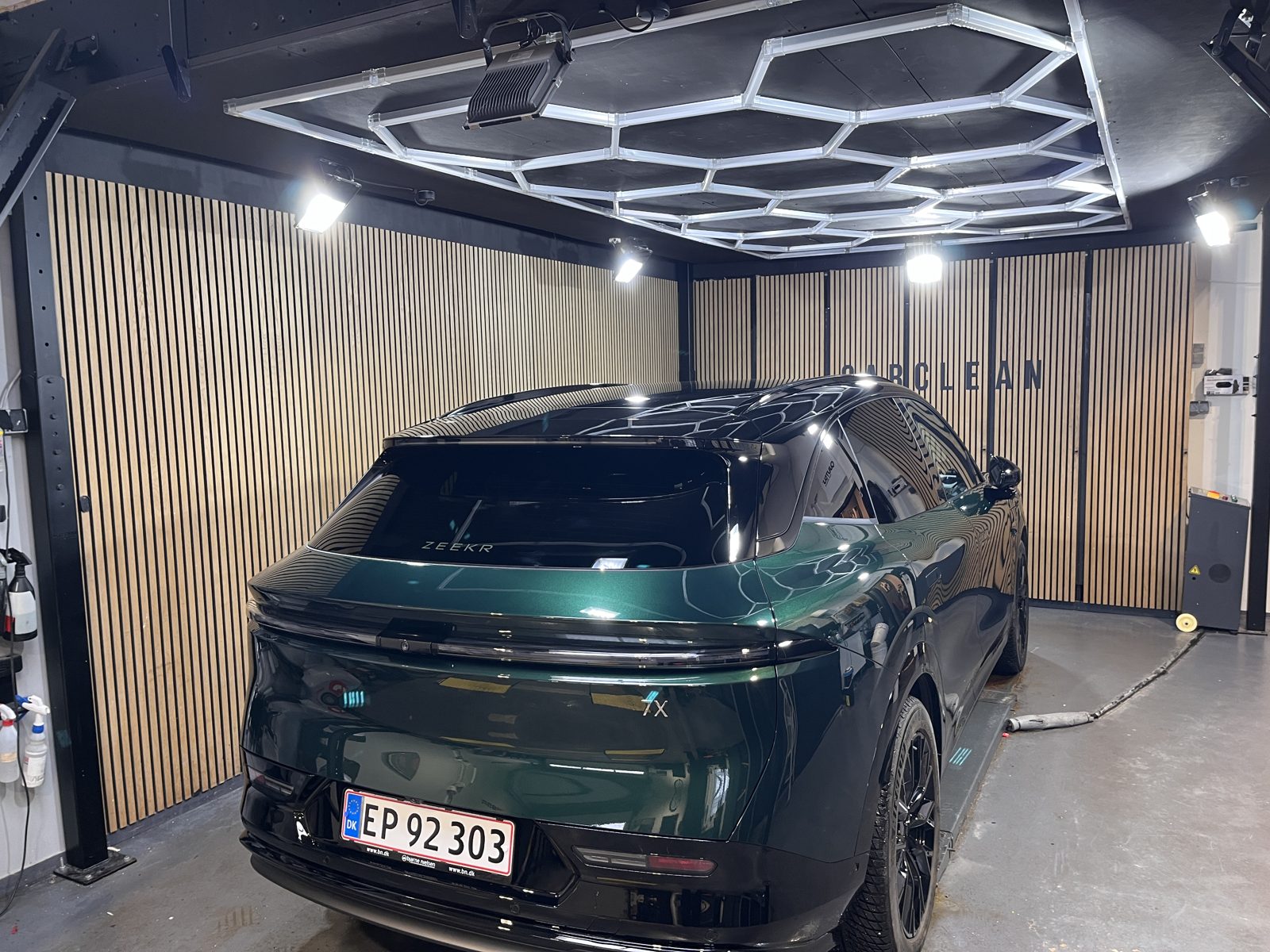 Bil behandlet hos Carclean i Birkerød
