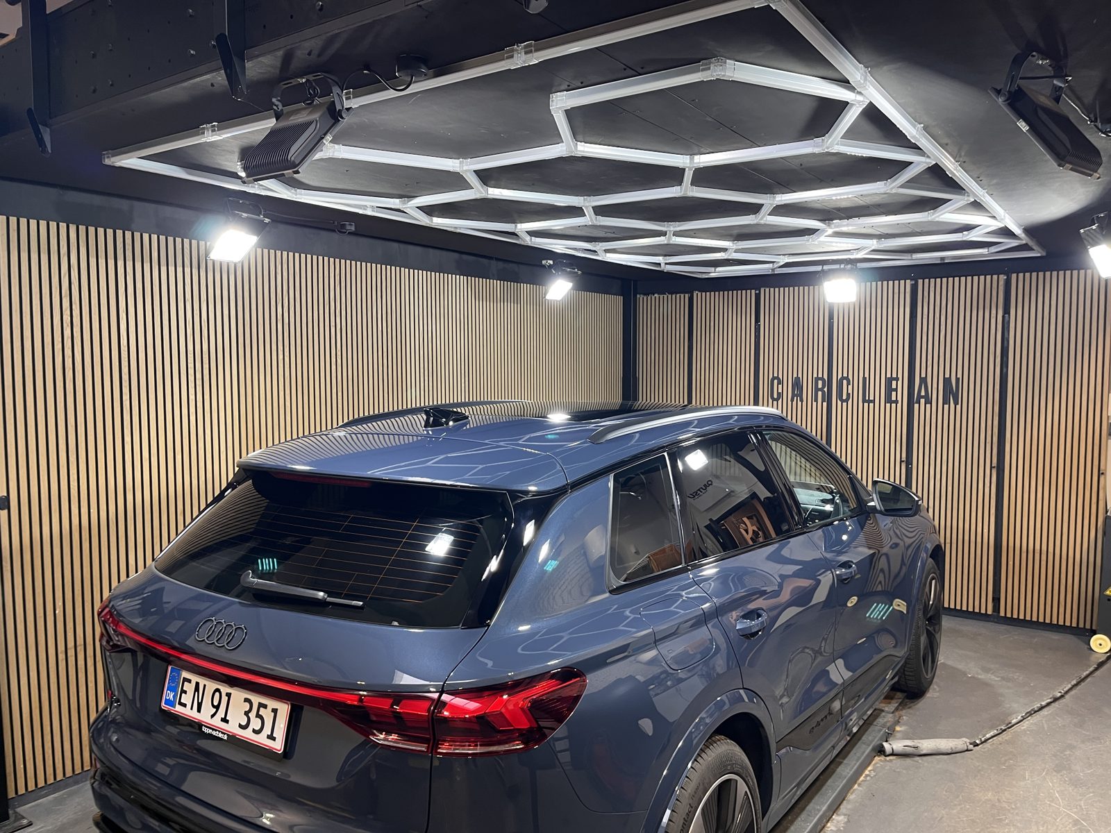 Bil behandlet hos Carclean i Birkerød