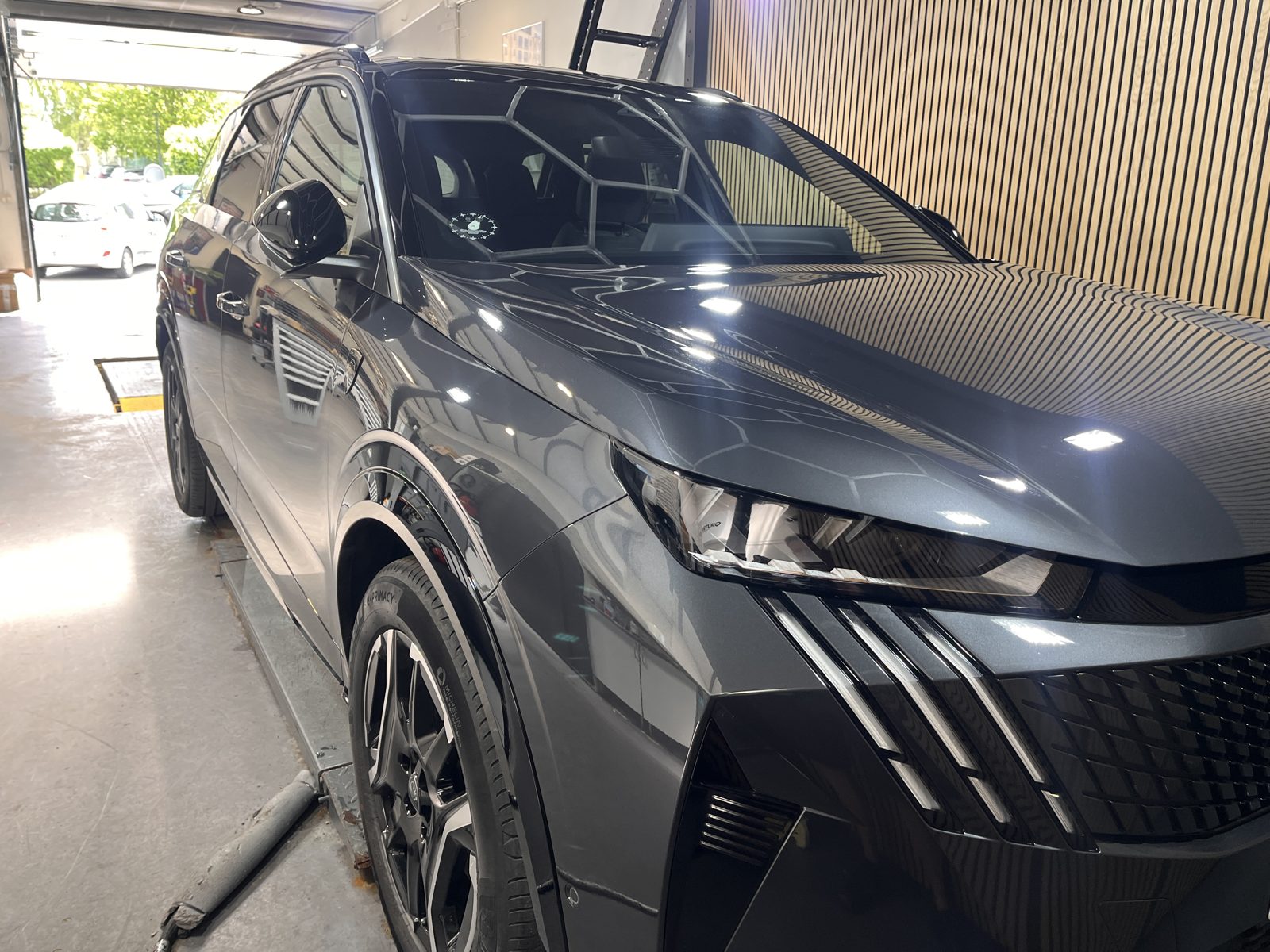 Bil behandlet hos Carclean i Birkerød